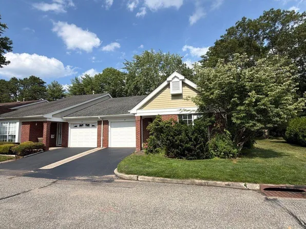 29 Glen Drive, Ridge, NY 11961
