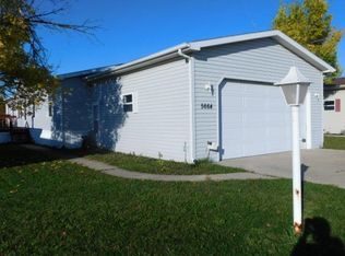 5664 Shale Dr, Loves Park, IL 61111