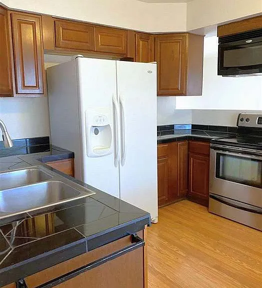 1801 S 11th Ave — Photo 8
