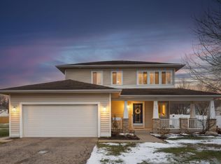 518 Dogwood Ln, Watervliet, MI 49098