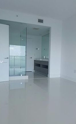 4th image of 460 NE 28th St APT 3107