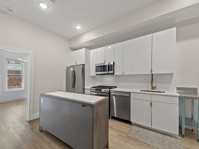 234 Webster Ave #1L — Photo 2