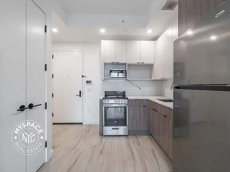 2718 Church Ave #213 — Photo 4