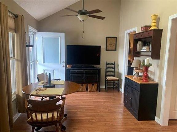 4th image of 105 Southgate Ct