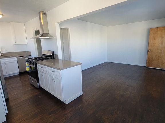 3rd image of 3025 Jarvis St