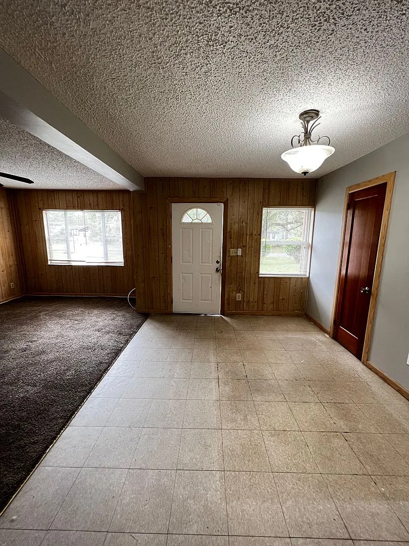 3/1 with Prime Location Close to Jacksonville International Airport, Jacksonville Zoo and Gardens... — Photo 2