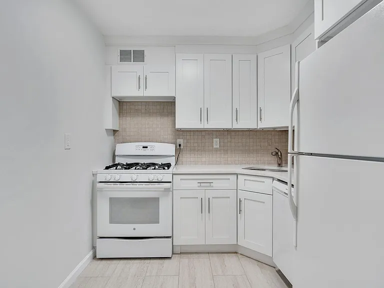 2000 Linwood Ave #7N — Photo 7