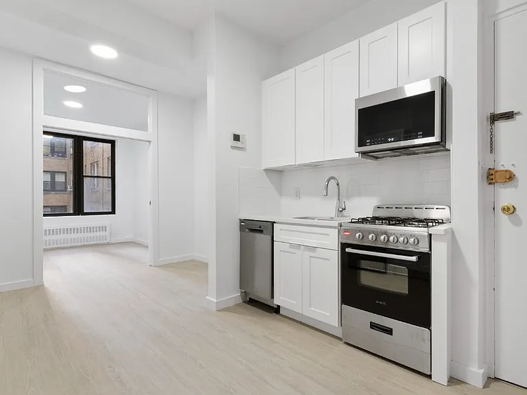 308 W 82nd St #9C — Photo 1