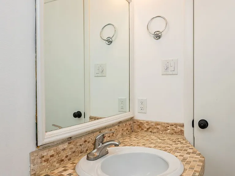 1320 Northpoint Cir — Photo 6