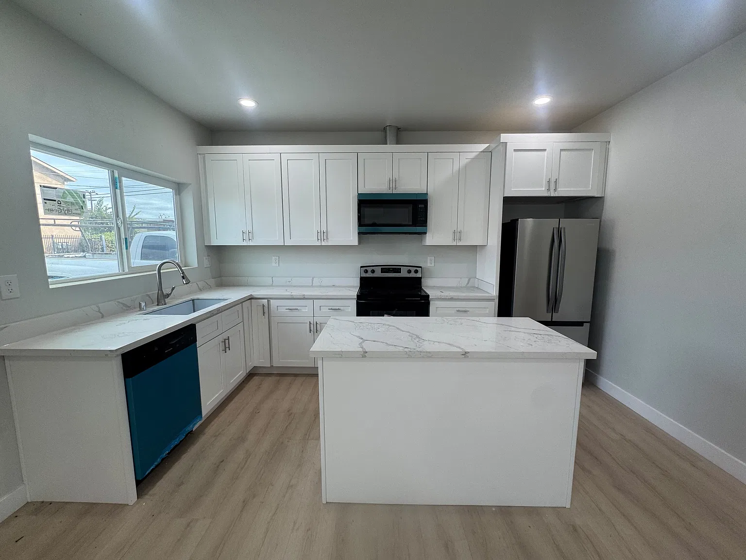 2 bed, 833 sqft, $2,800 — Photo 3