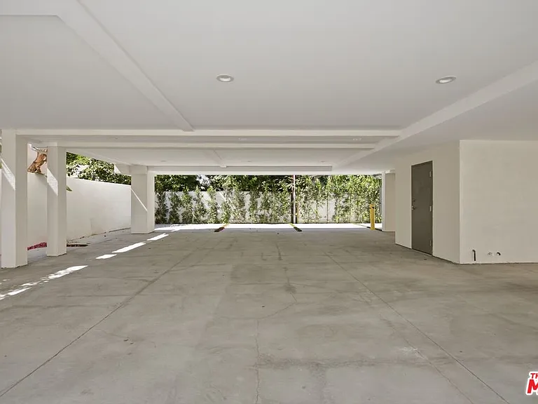 11615 Burbank Blvd #3/4 — Photo 15