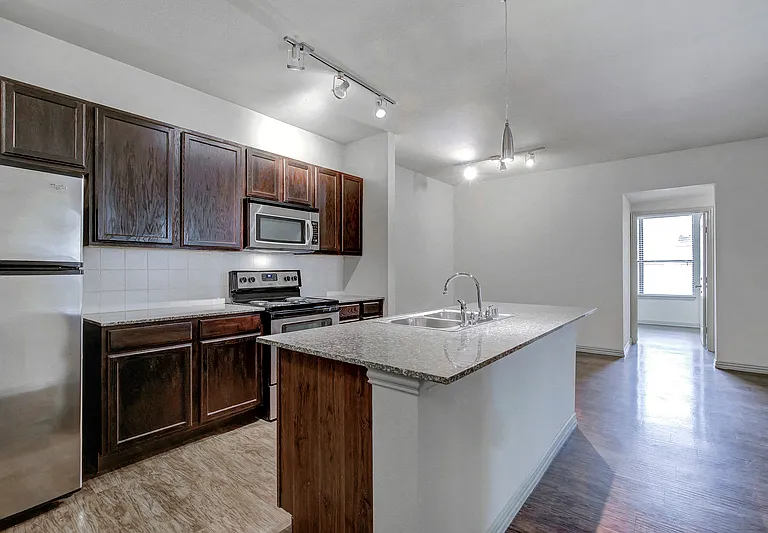 Summercrest Burleson Apartments — Photo 4