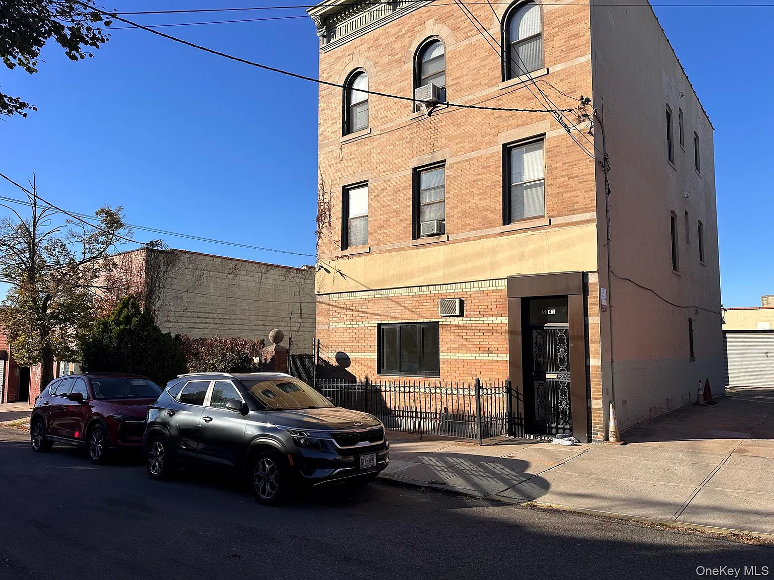 2 bed, 1.0 bath, 3450 sqft, $3,250 — Photo 1