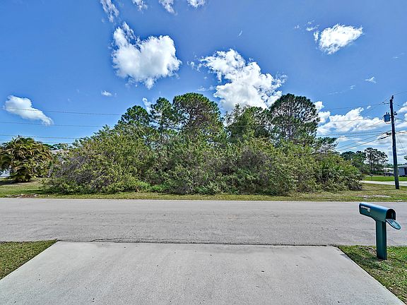 3rd image of 5851 NW Fogel Court