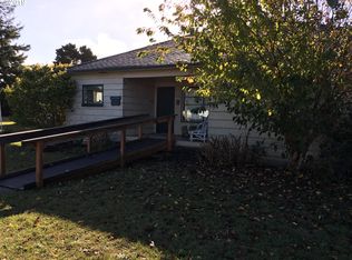 930 2nd St SE, Bandon, OR 97411