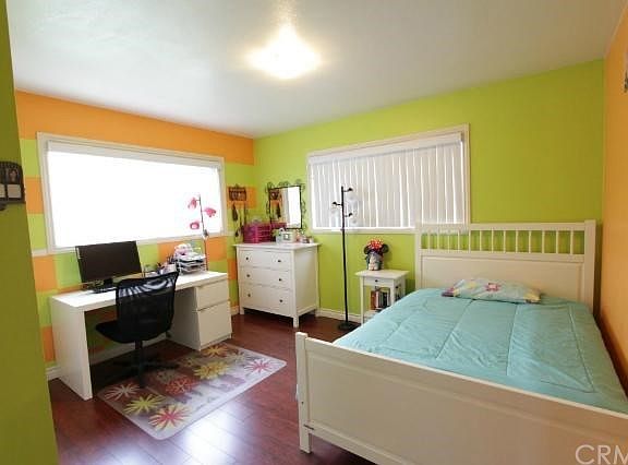 Bedroom # 2, bright and shine with 2 windows