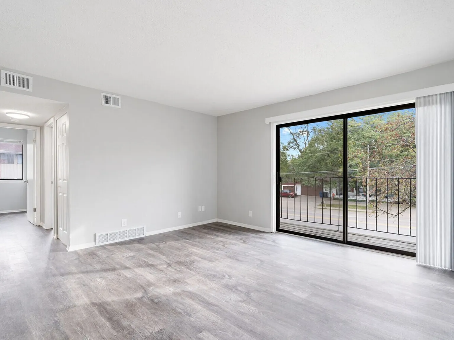 Breckenridge Davenport Apartments — Photo 2