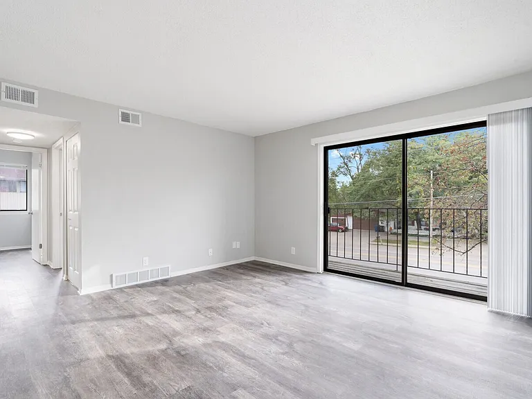 Breckenridge Davenport Apartments — Photo 25