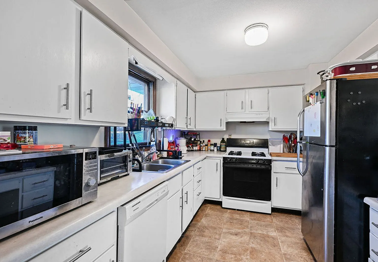 3 bed, 2.0 bath, 1500 sqft, $1,595 — Photo 4
