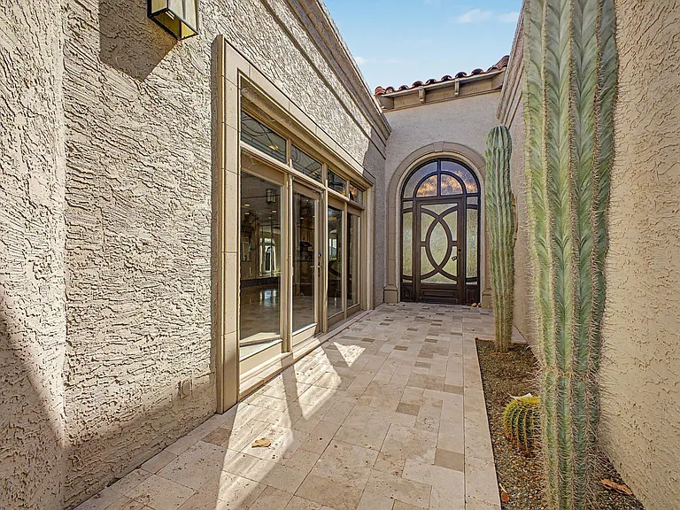 8407 E Del Camino Dr — Photo 2