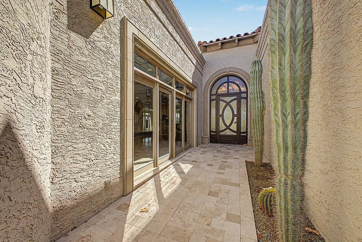 Building Photo - 8407 E Del Camino Dr