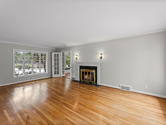 4th image of 437 W 66th Ter