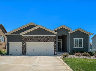 12426 Live Oak Cir, Peculiar, MO 64078