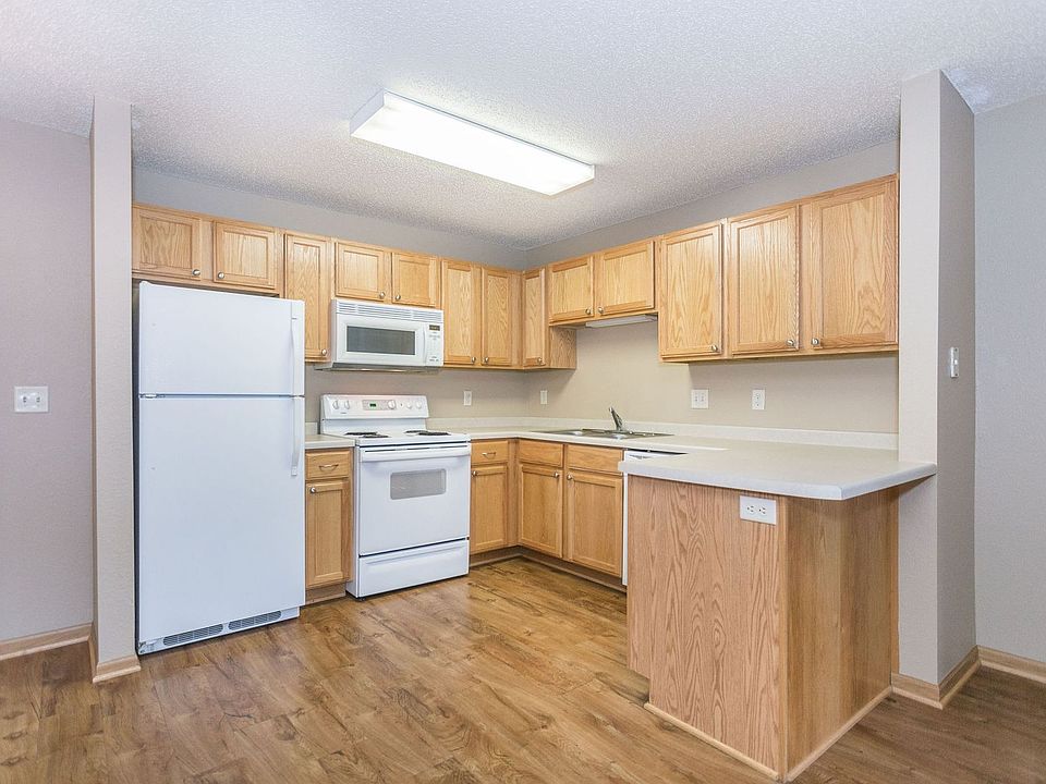 1st image of 1321 Lake Dr #131