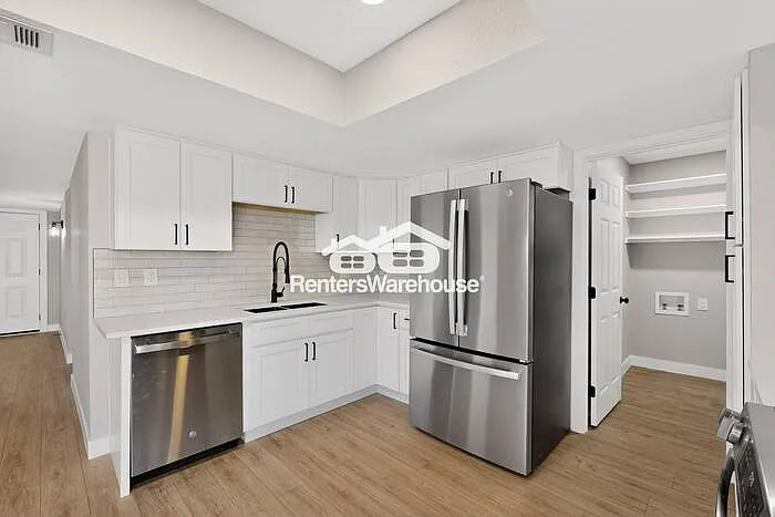 2605 Royal Oaks Dr — Photo 15