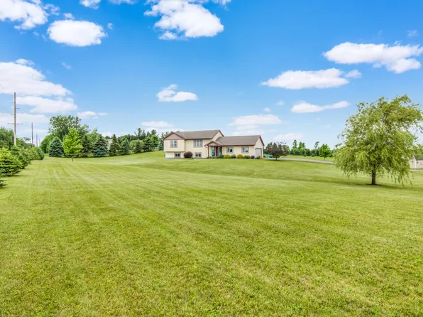 1604 92nd St, New Richmond, WI 54017
