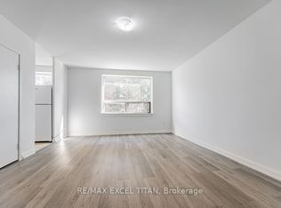 4 Hill Heights Rd #106, Toronto, ON M8Y1Z1