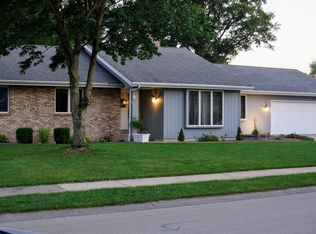 901 Park Hills Dr, Effingham, IL 62401