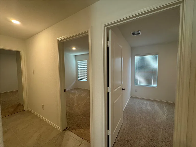 6533 Middlebury Dr — Photo 14