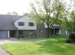 7254 Hunters Run, Eden Prairie, MN 55346