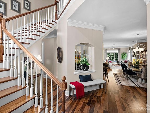 5th image of 107 N Cove Key Ln
