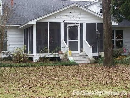 Front Porch : Screen in Porch