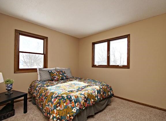 Large 2nd bedroom with load of natural light, new carpet and fresh paint. Custom closet organizer to boot!