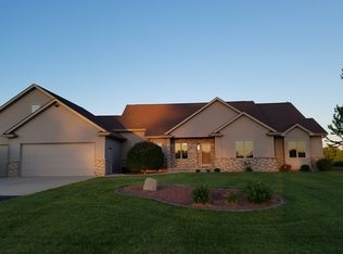 N2982 Steeple Dr, Appleton, WI 54913