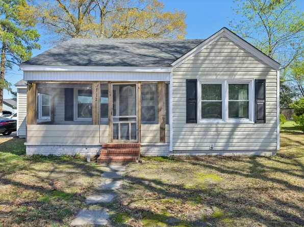 712 Fairground Rd, Dunn, NC 28334