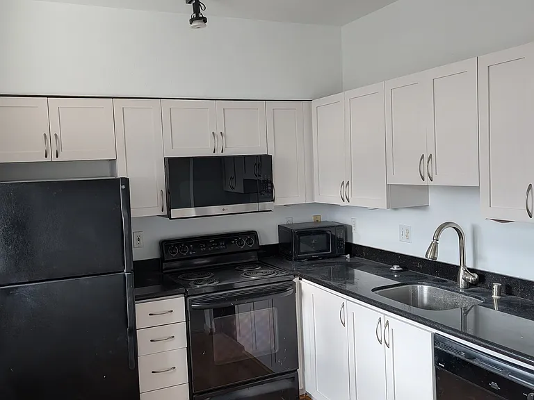 111 108th Ave NE #A515 — Photo 3