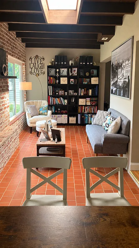 5 bed, 3.0 bath, 1994 sqft, $4,500 — Photo 4