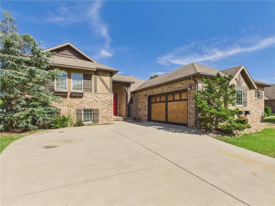 1st image of 304 N Bonda Way