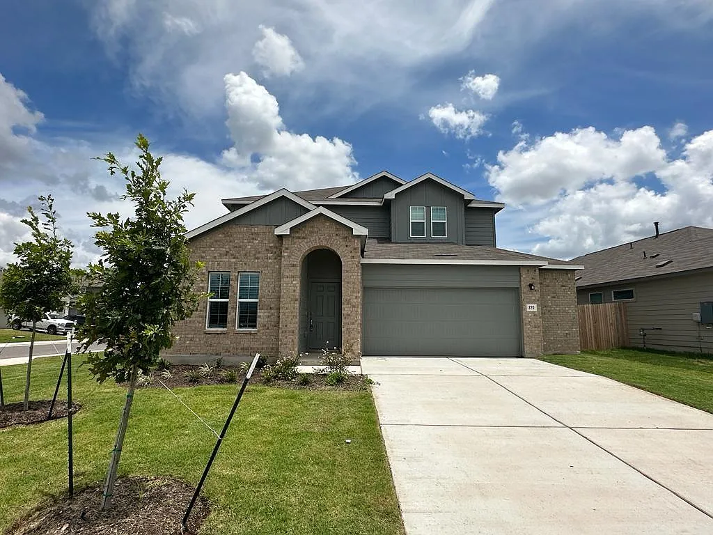 4 bed, 2500 sqft, $2,499 — Photo 2