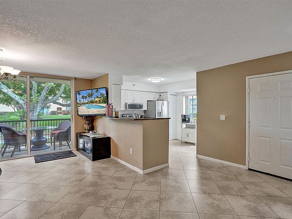 5th image of 127 Yacht Club Way #112