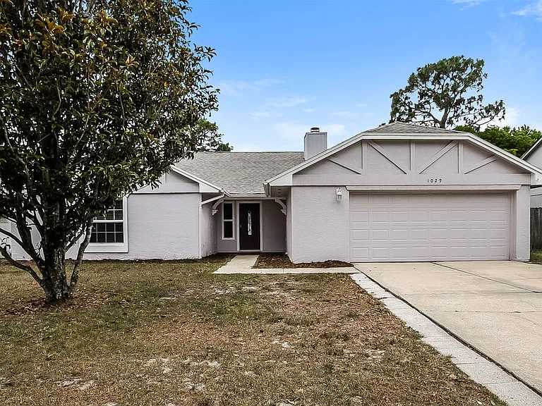1029 Beckstrom Dr — Photo 1