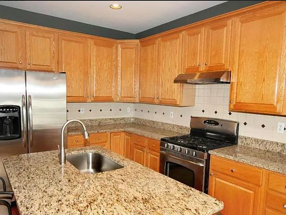 3rd image of 9130 Carriage House Ln