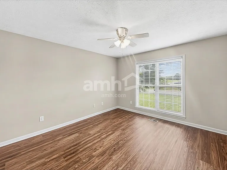 201 Fox Hunt Ln — Photo 14