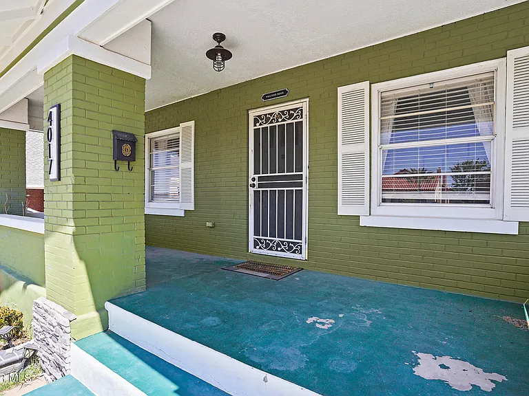 4017 Oxford Ave — Photo 4