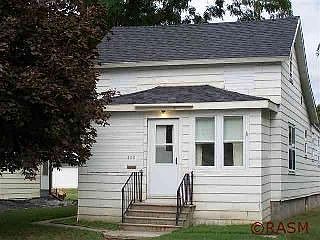 3rd image of 800 N Elm St