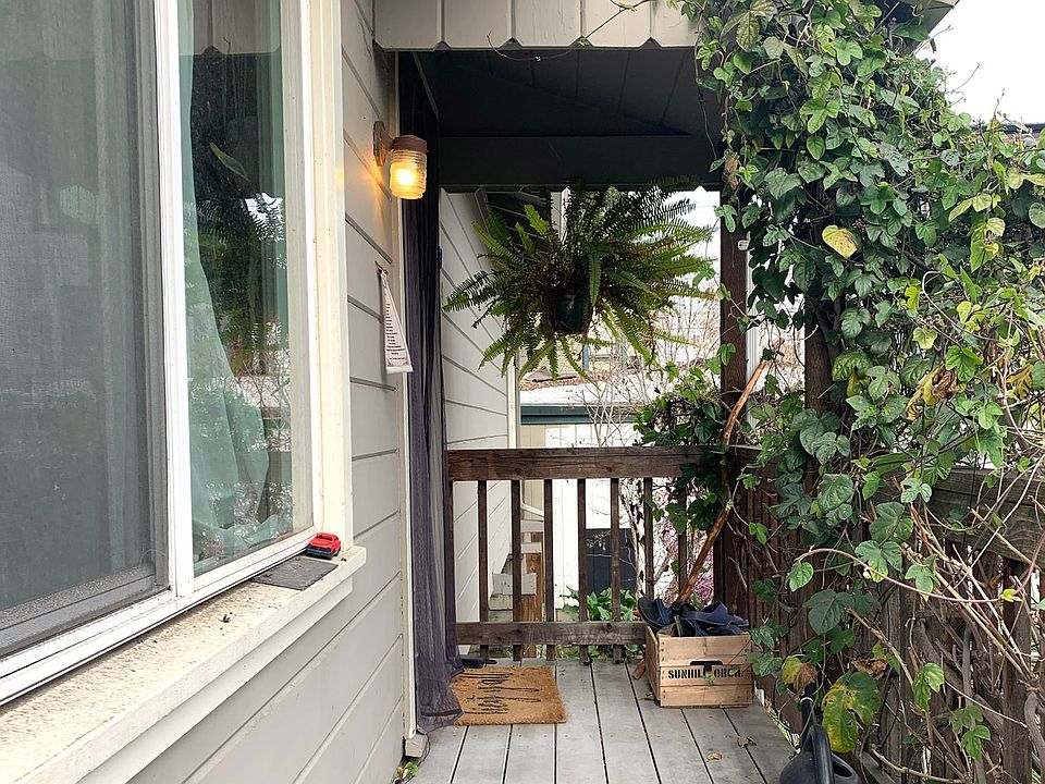 2nd image of 719 1/2 E 23rd St